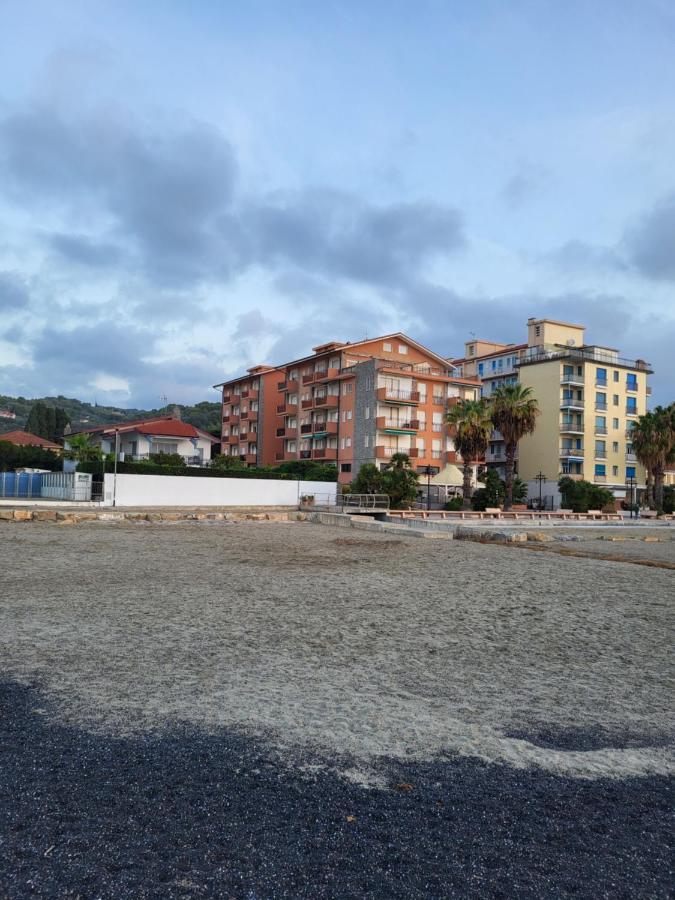 Appartamento Sanbart Mare San Bartolomeo Al Mare Exterior foto